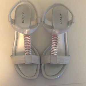 ALFANI white healed sandals